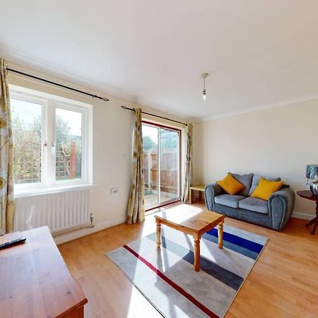 Super 2 Bed House With Privategarden Лондон Екстериор снимка